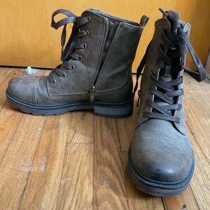 Women’s Rugged Brown Lace-Up Boots